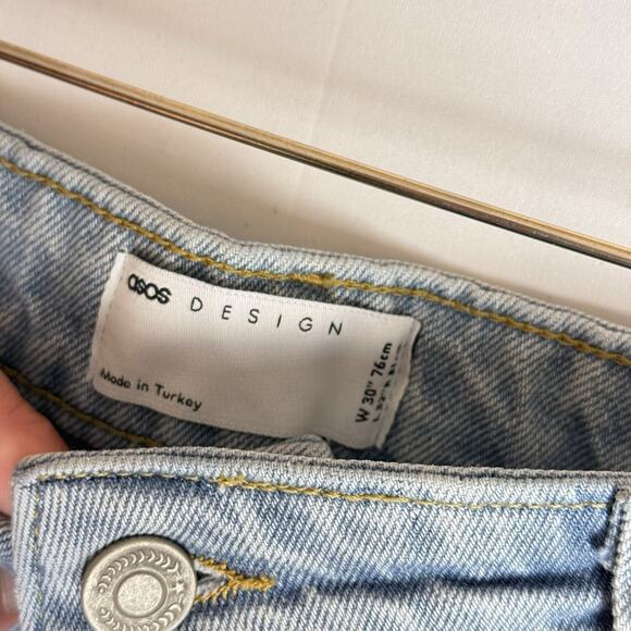 ASOS Tapered High Rise Mom Jeans Womens Light Wash Denim 30x32 - Picture 8 of 12